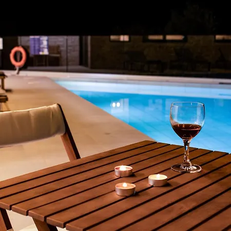 Silver Cozy Getaway - 3 Pearls Pool Retreat
